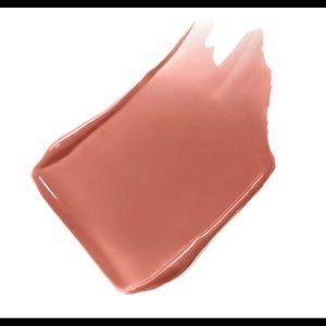 Chanel ROUGE COCO Gloss Caramel provides an intense shine.